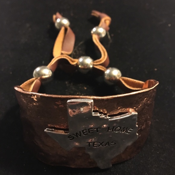 Sweet Home Texas Braceley - Picture 2 of 3